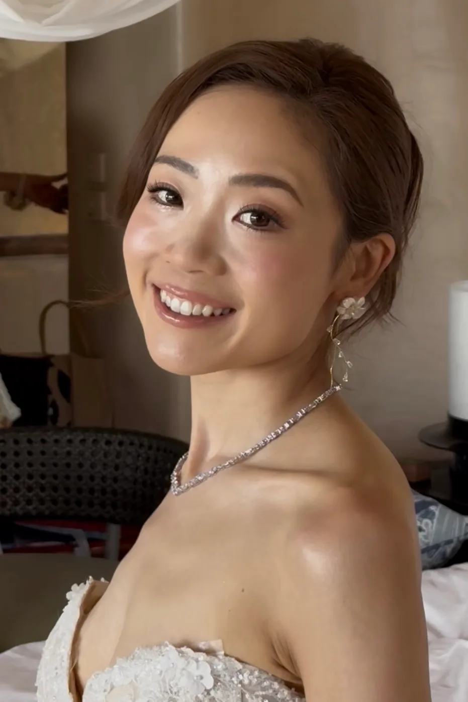 閃亮自然新娘妝容