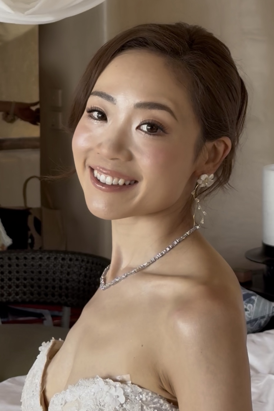 閃亮自然新娘妝容