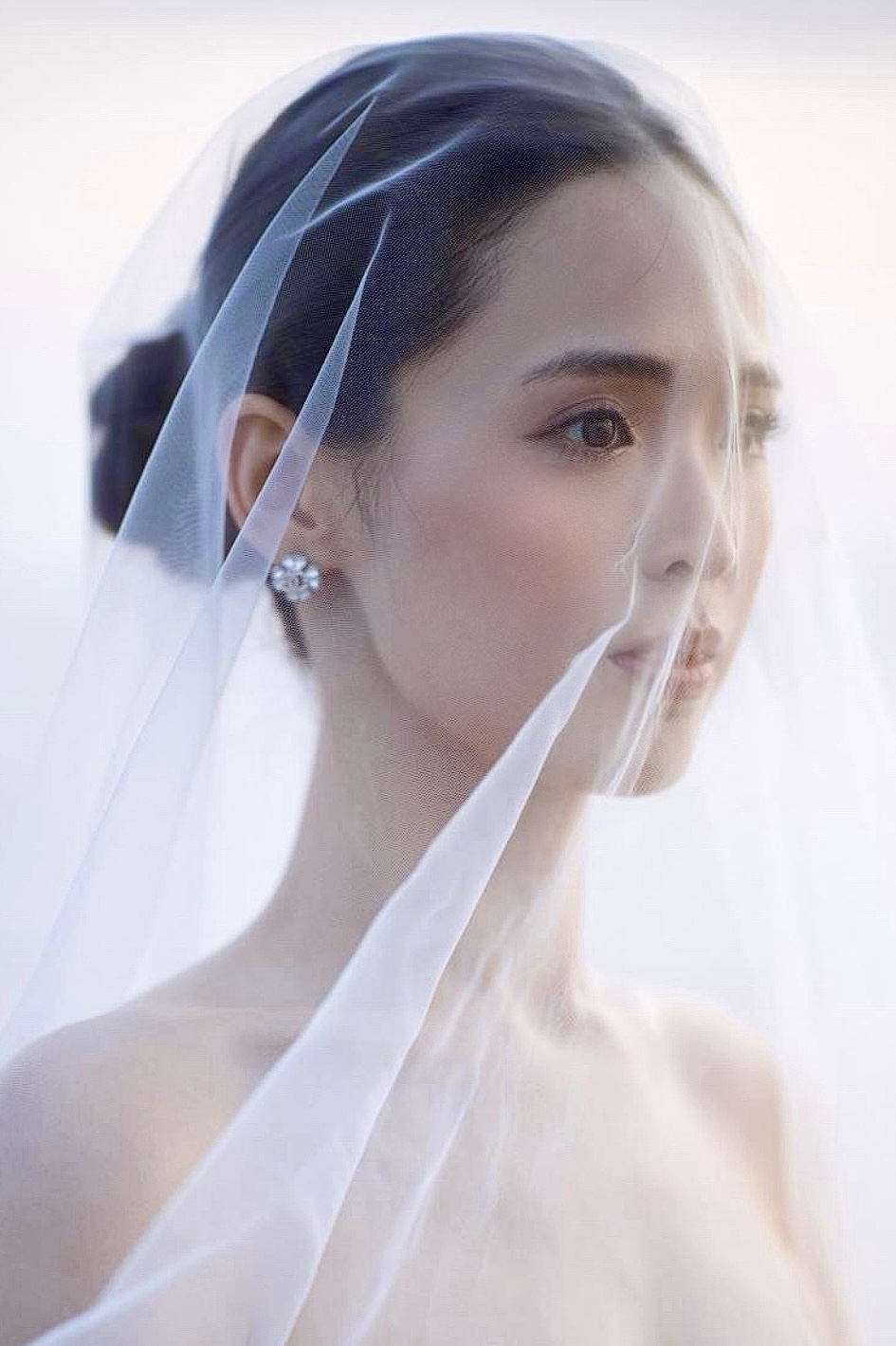 婚紗頭紗下的優雅妝容