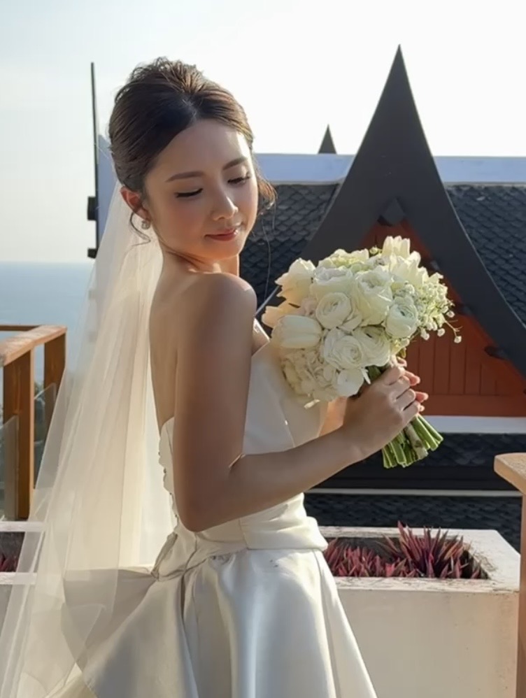 柔和自然新娘妝配優雅盤髮
